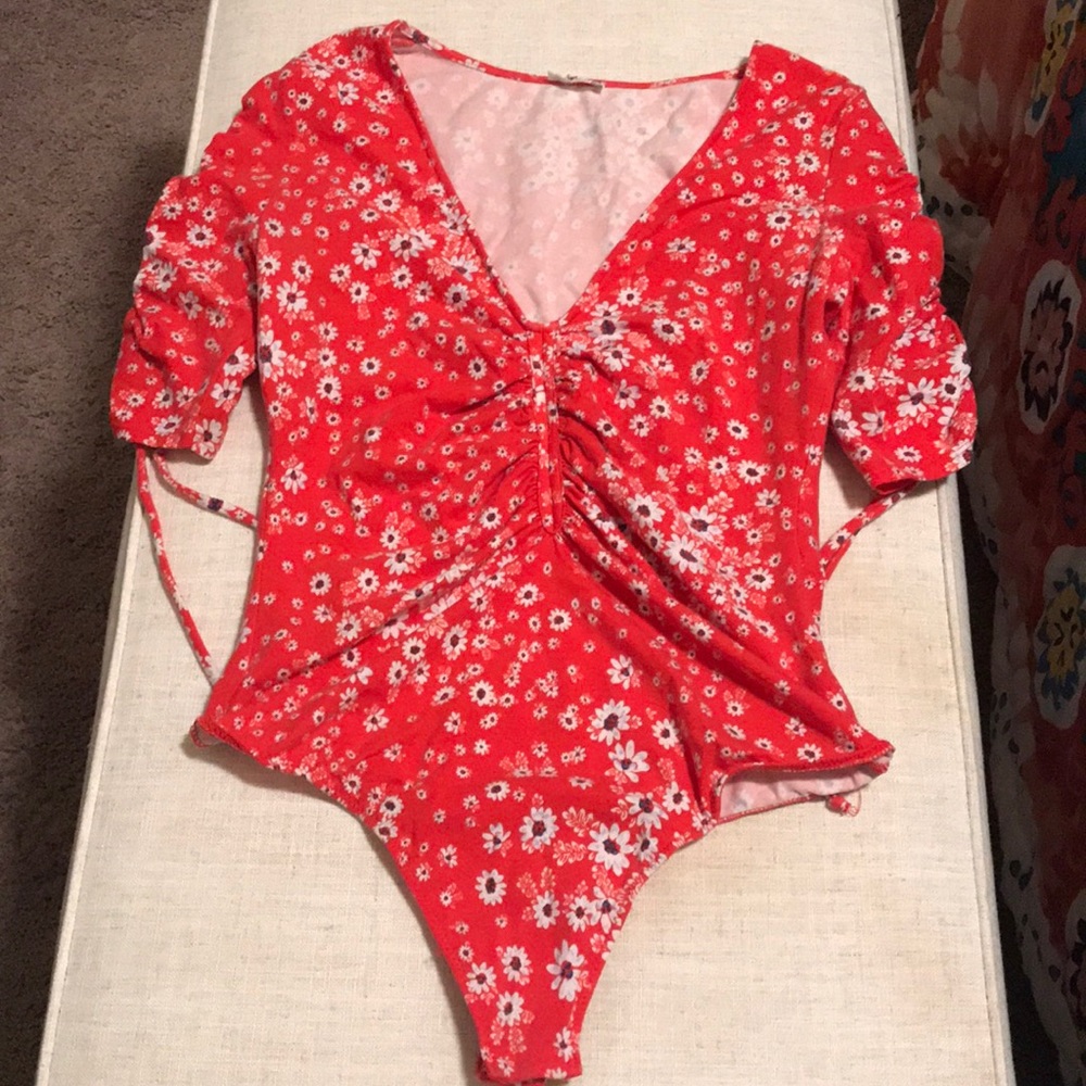 Floral ruched Free People bodysuit ❤️💙